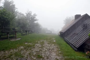 Mały Szlak Beskidzki, dzień 5, w schronisku Na Kudłaczach